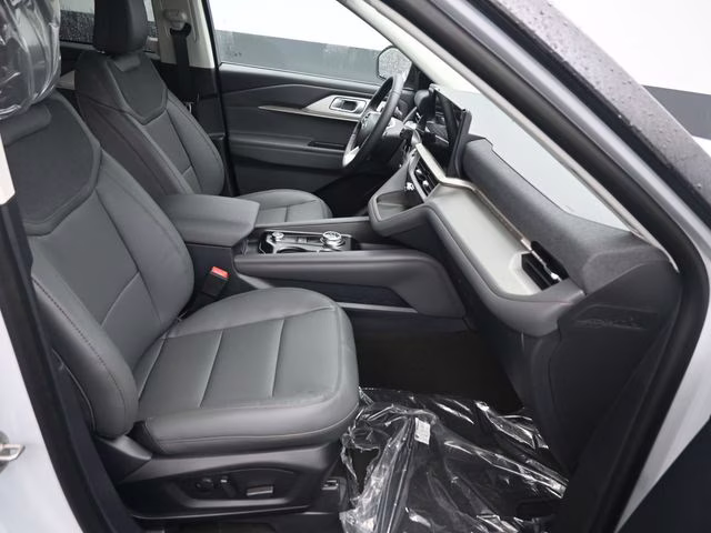 2026 White Metallic Ford Explorer Active 4X4 SUV