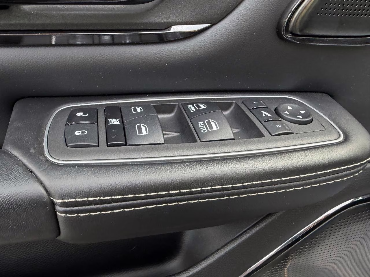 2023 Diamond Black Crystal Pearlcoat Ram 1500 Limited 4X4 Truck