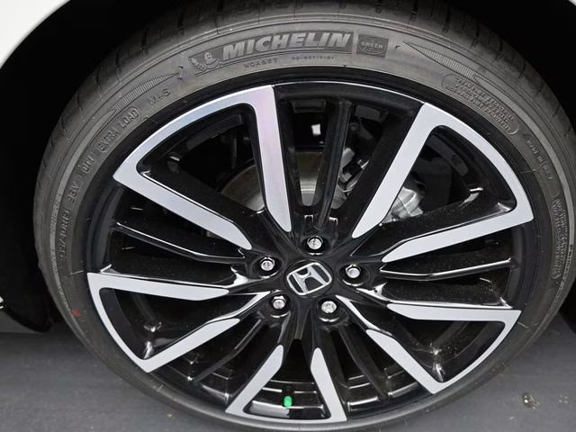 2025 Platinum White Pearl Honda Accord Hybrid Touring FWD Sedan