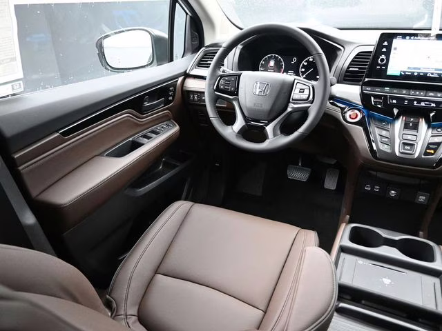 2026 Platinum White Pearl Honda Odyssey Touring FWD Van