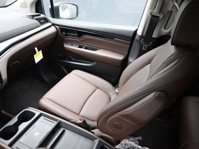 2026 Platinum White Pearl Honda Odyssey Touring FWD Van