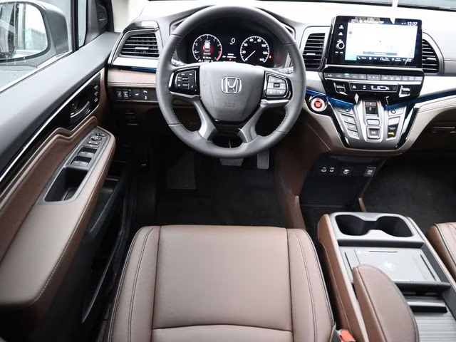 2026 Platinum White Pearl Honda Odyssey Touring FWD Van