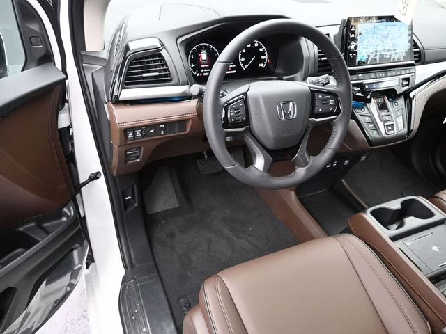 2026 Platinum White Pearl Honda Odyssey Touring FWD Van