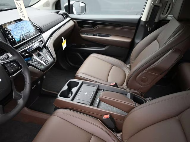 2026 Platinum White Pearl Honda Odyssey Touring FWD Van