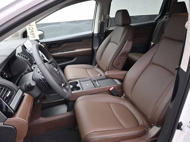 2026 Platinum White Pearl Honda Odyssey Touring FWD Van