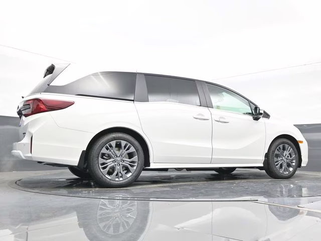 2026 Platinum White Pearl Honda Odyssey Touring FWD Van