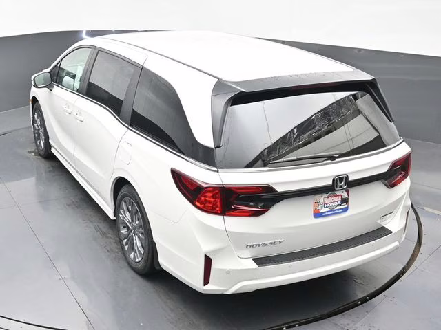 2026 Platinum White Pearl Honda Odyssey Touring FWD Van