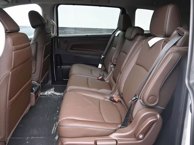 2026 Platinum White Pearl Honda Odyssey Touring FWD Van