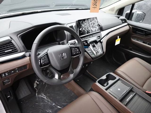 2026 Platinum White Pearl Honda Odyssey Touring FWD Van