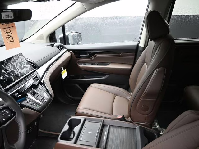 2026 Platinum White Pearl Honda Odyssey Touring FWD Van