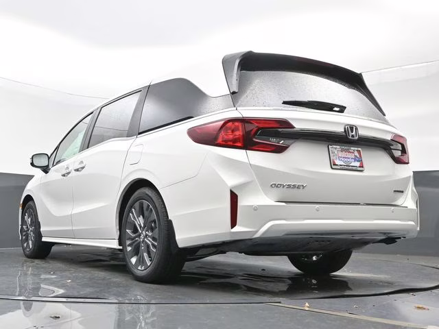 2026 Platinum White Pearl Honda Odyssey Touring FWD Van