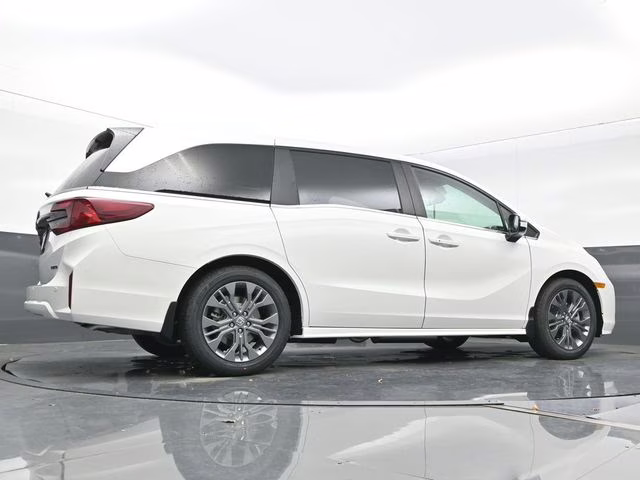 2026 Platinum White Pearl Honda Odyssey Touring FWD Van
