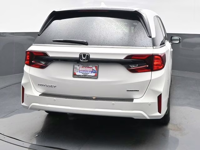 2026 Platinum White Pearl Honda Odyssey Touring FWD Van