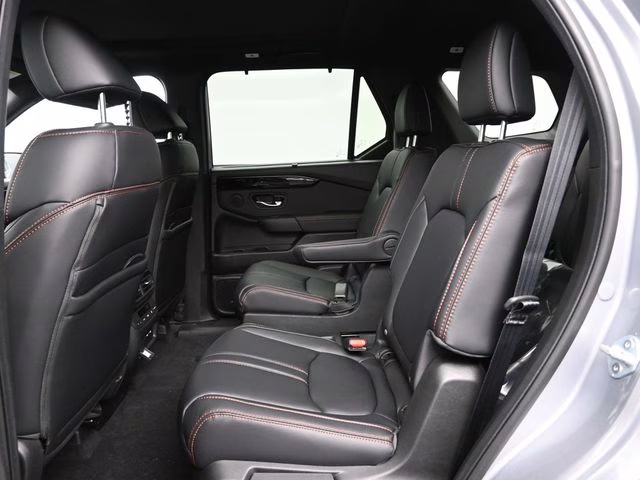 2025 Lunar Silver Metallic Honda Pilot TrailSport AWD SUV