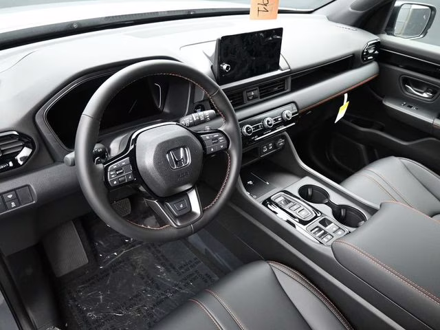 2025 Lunar Silver Metallic Honda Pilot TrailSport AWD SUV