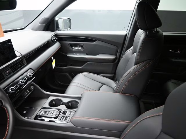 2025 Lunar Silver Metallic Honda Pilot TrailSport AWD SUV