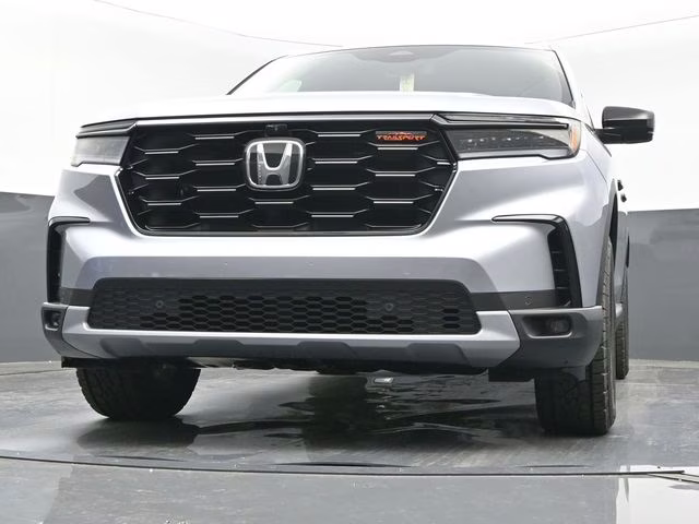 2025 Lunar Silver Metallic Honda Pilot TrailSport AWD SUV