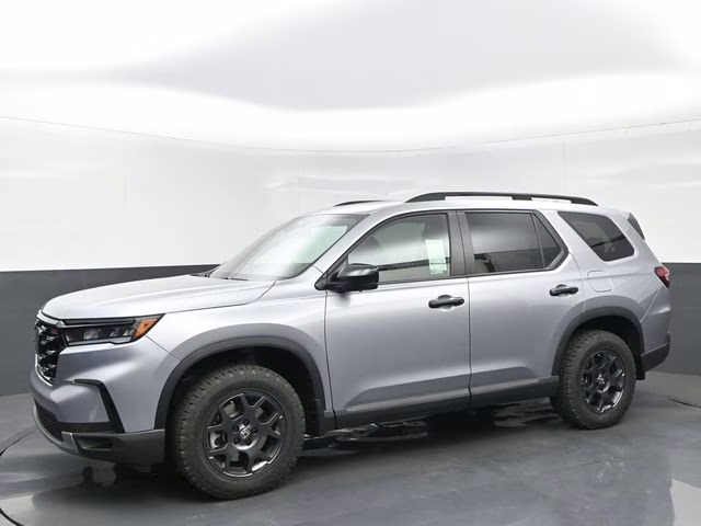 2025 Lunar Silver Metallic Honda Pilot TrailSport AWD SUV