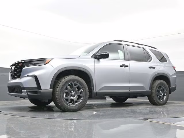 2025 Lunar Silver Metallic Honda Pilot TrailSport AWD SUV