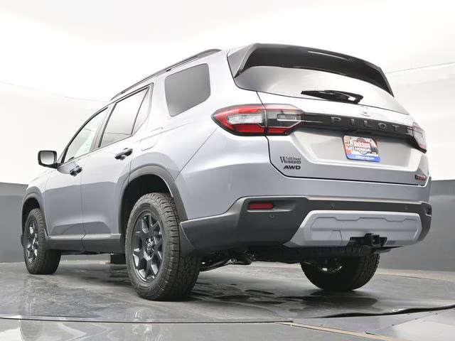 2025 Lunar Silver Metallic Honda Pilot TrailSport AWD SUV