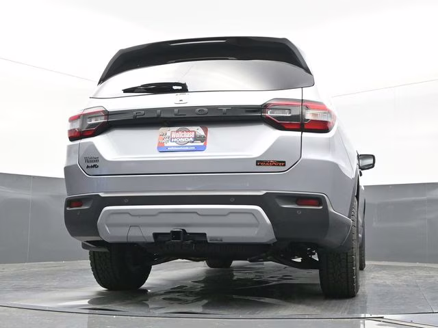 2025 Lunar Silver Metallic Honda Pilot TrailSport AWD SUV