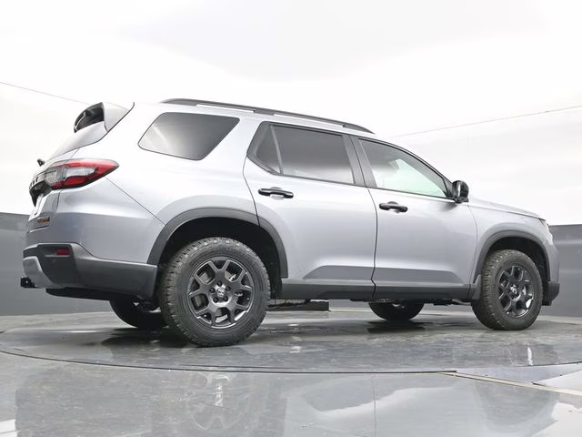 2025 Lunar Silver Metallic Honda Pilot TrailSport AWD SUV