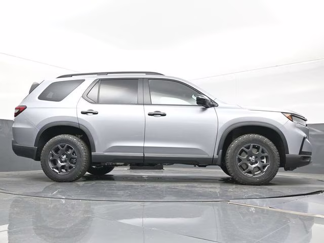 2025 Lunar Silver Metallic Honda Pilot TrailSport AWD SUV