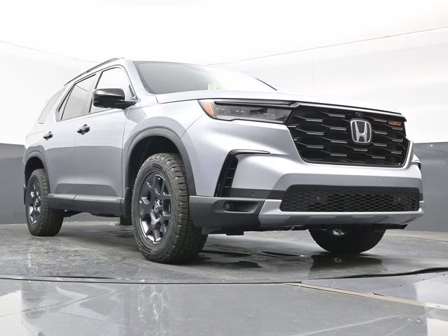 2025 Lunar Silver Metallic Honda Pilot TrailSport AWD SUV