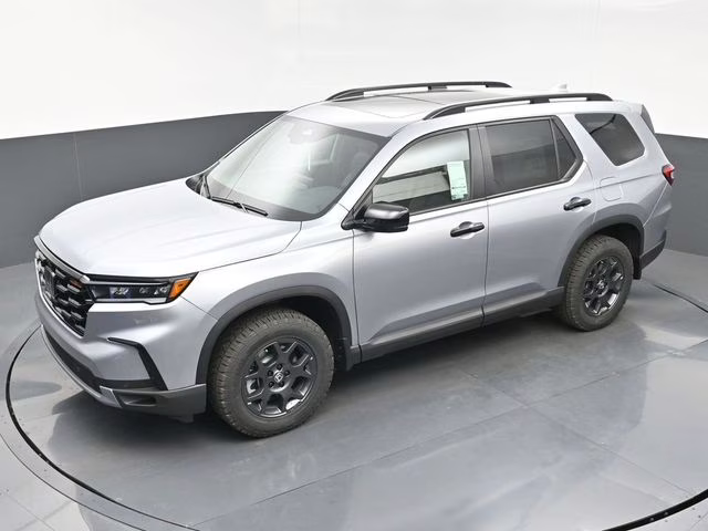 2025 Lunar Silver Metallic Honda Pilot TrailSport AWD SUV
