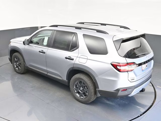 2025 Lunar Silver Metallic Honda Pilot TrailSport AWD SUV
