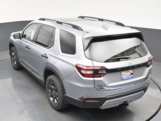 2025 Lunar Silver Metallic Honda Pilot TrailSport AWD SUV