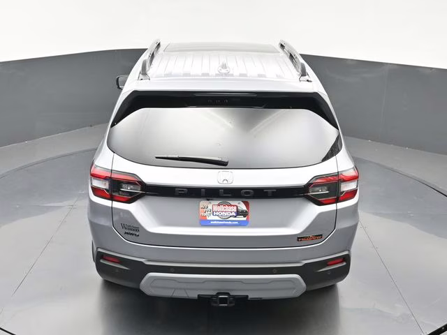2025 Lunar Silver Metallic Honda Pilot TrailSport AWD SUV