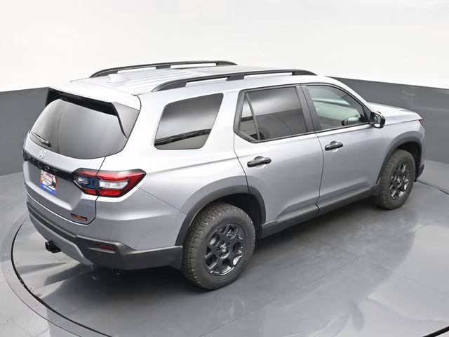 2025 Lunar Silver Metallic Honda Pilot TrailSport AWD SUV
