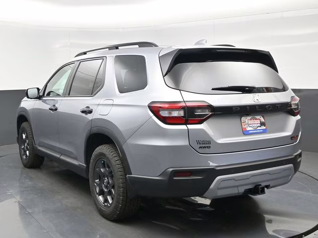 2025 Lunar Silver Metallic Honda Pilot TrailSport AWD SUV