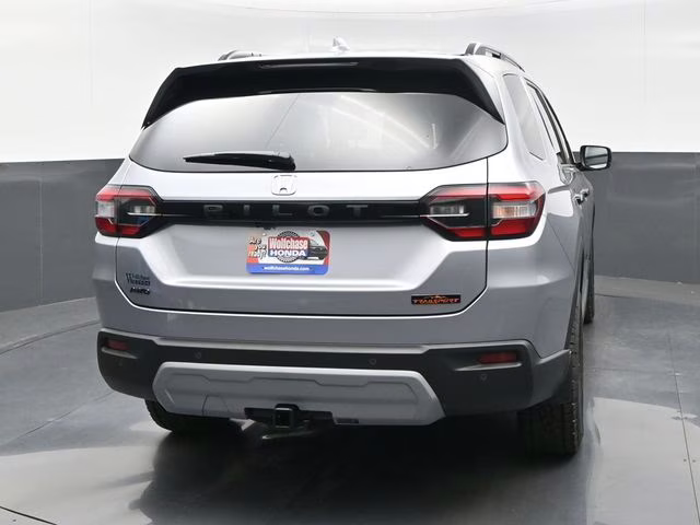 2025 Lunar Silver Metallic Honda Pilot TrailSport AWD SUV