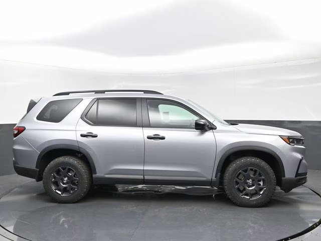 2025 Lunar Silver Metallic Honda Pilot TrailSport AWD SUV