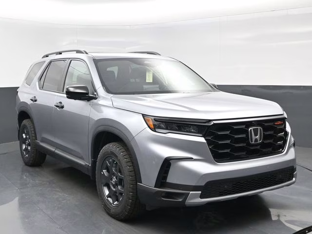 2025 Lunar Silver Metallic Honda Pilot TrailSport AWD SUV