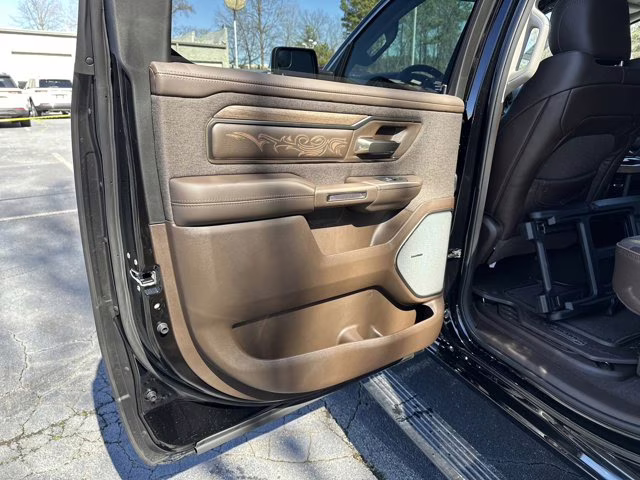 2025 Diamond Black Crystal Pearlcoat Ram 1500 Longhorn 4X4 Truck