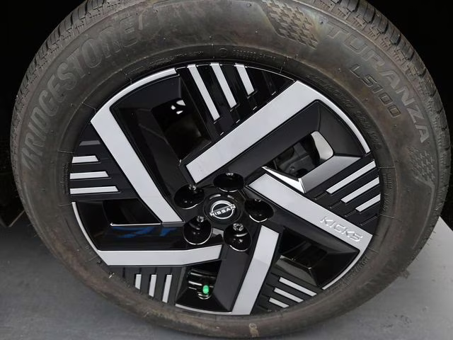 2026 Gun Metallic/Super Black Nissan Kicks SV FWD SUV