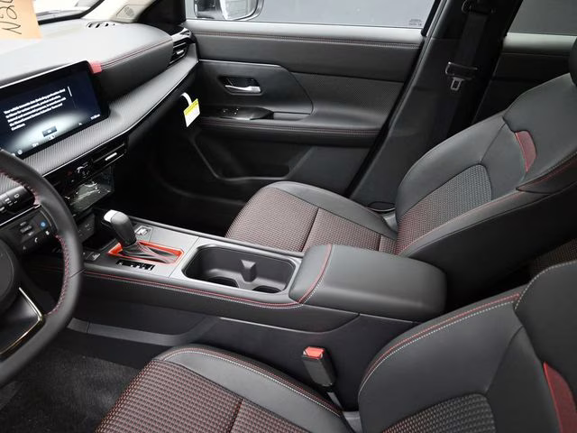 2026 Aspen White/Super Black Nissan Kicks SR FWD SUV