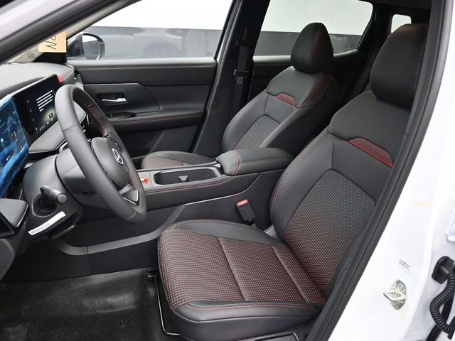 2026 Aspen White/Super Black Nissan Kicks SR FWD SUV