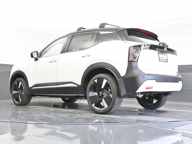 2026 Aspen White/Super Black Nissan Kicks SR FWD SUV