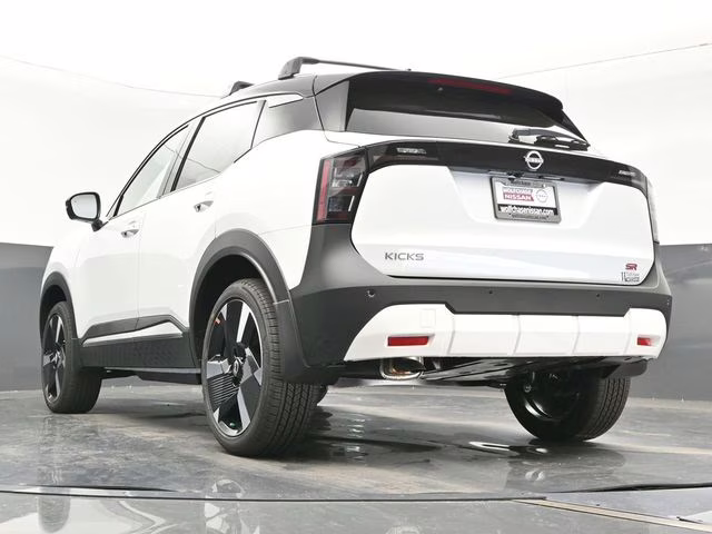 2026 Aspen White/Super Black Nissan Kicks SR FWD SUV