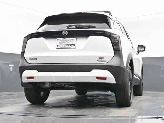2026 Aspen White/Super Black Nissan Kicks SR FWD SUV