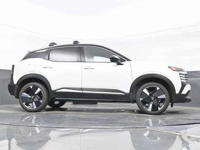 2026 Aspen White/Super Black Nissan Kicks SR FWD SUV