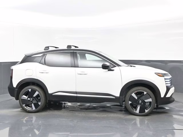 2026 Aspen White/Super Black Nissan Kicks SR FWD SUV