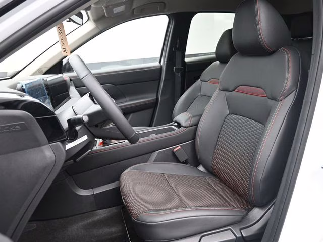 2026 Aspen White/Super Black Nissan Kicks SR FWD SUV
