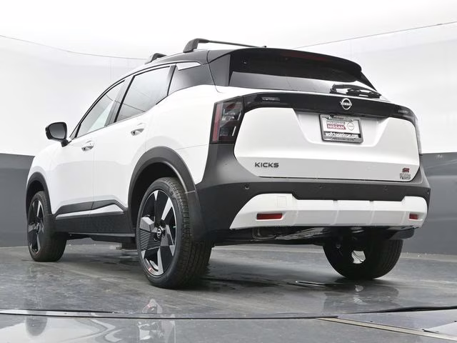 2026 Aspen White/Super Black Nissan Kicks SR FWD SUV