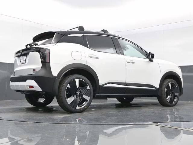 2026 Aspen White/Super Black Nissan Kicks SR FWD SUV