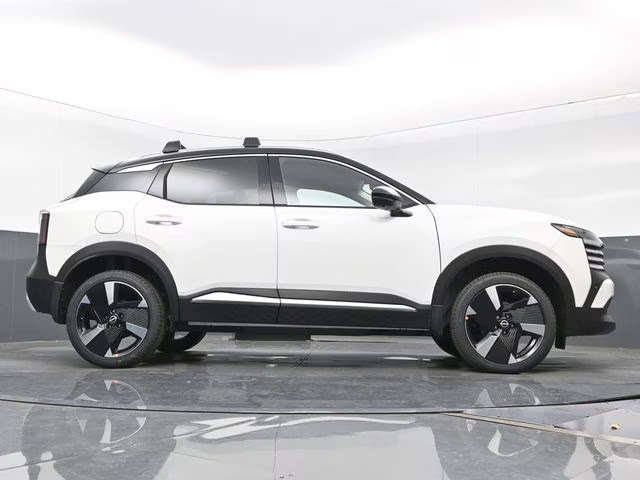 2026 Aspen White/Super Black Nissan Kicks SR FWD SUV